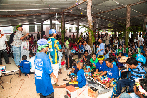 賑やかな離島の就任式