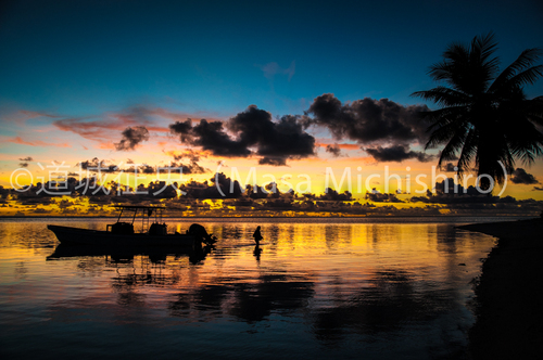 アンツ環礁まで来るとご覧のような夕陽が見られるかも