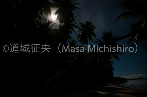 アンツ環礁の月