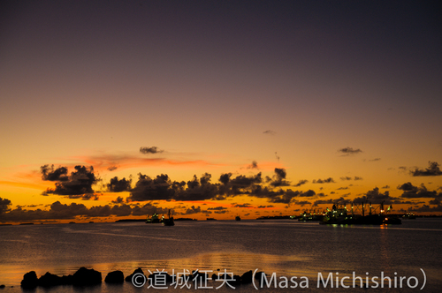 船に光りが点灯したらビールですよ