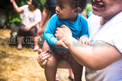 キッズ、ケプロイの滝で･･････