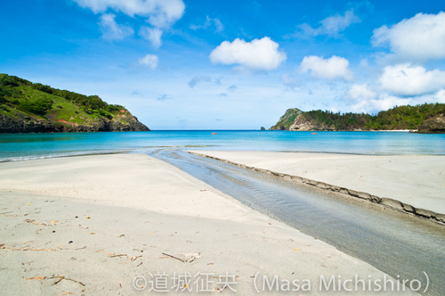 都内に広がる白いビーチ
