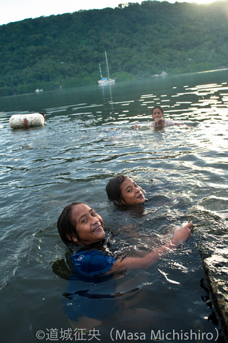 男の子に混じって女の子も