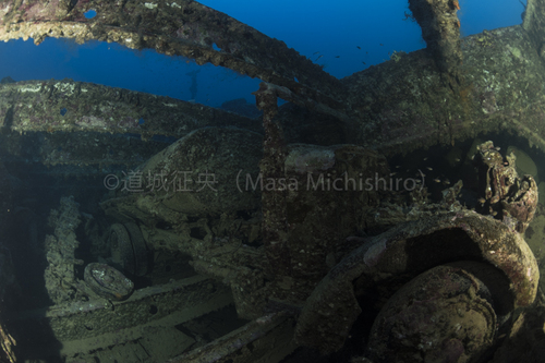 トラックが満載されている桑港丸